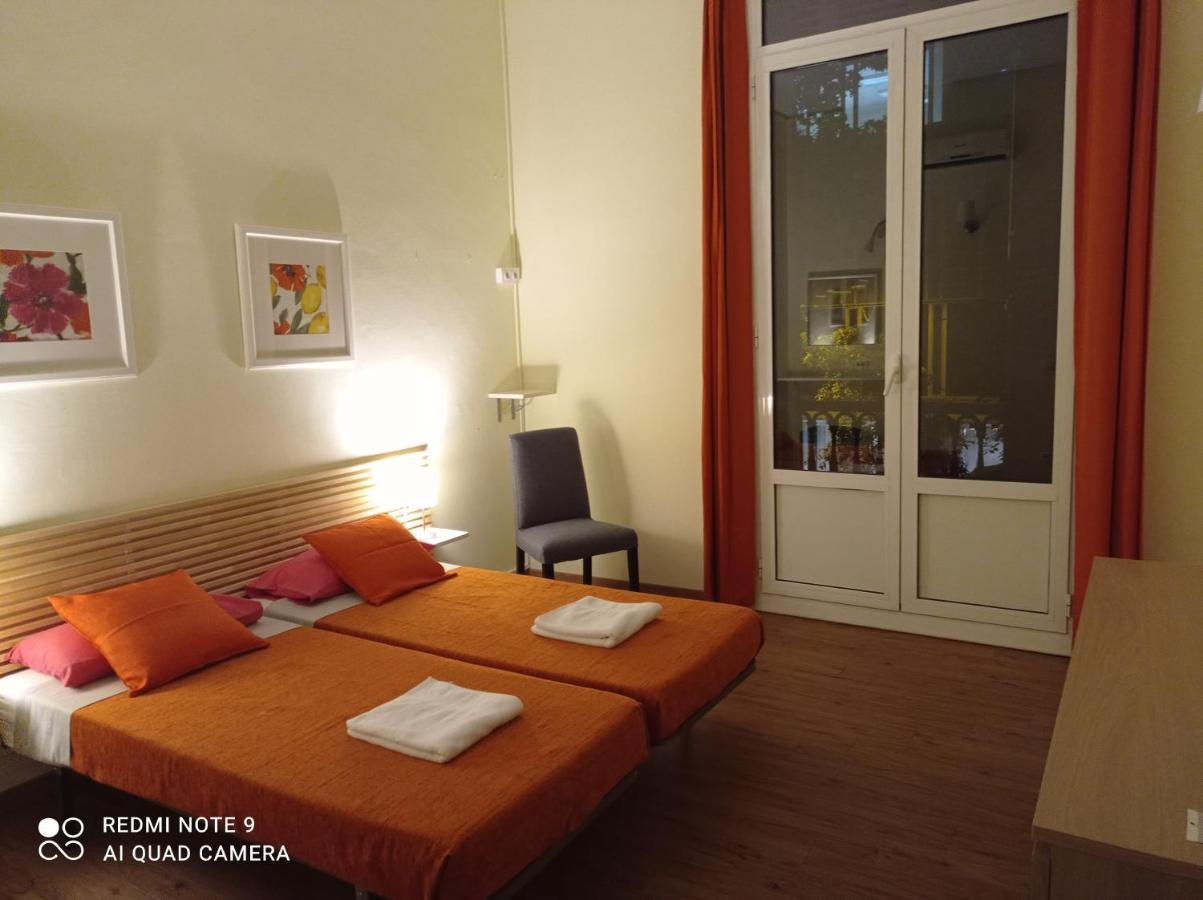 Barcelona Central Garden Hostal Eksteriør bilde